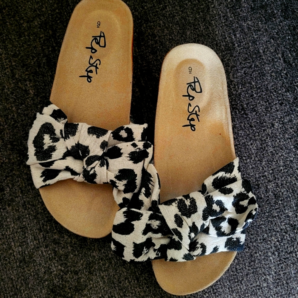 NWOT Pep Step sandals